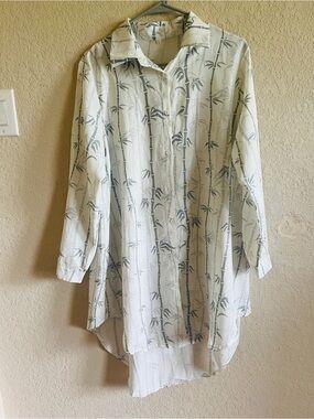 Longline Bamboo-Print Button-Up Shirt - White/Light Gray